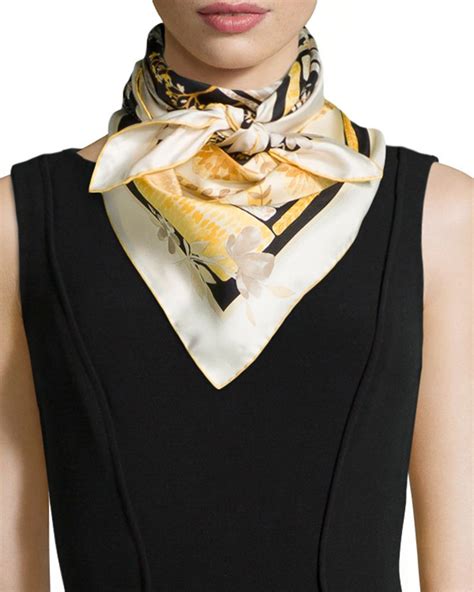 foulard print.